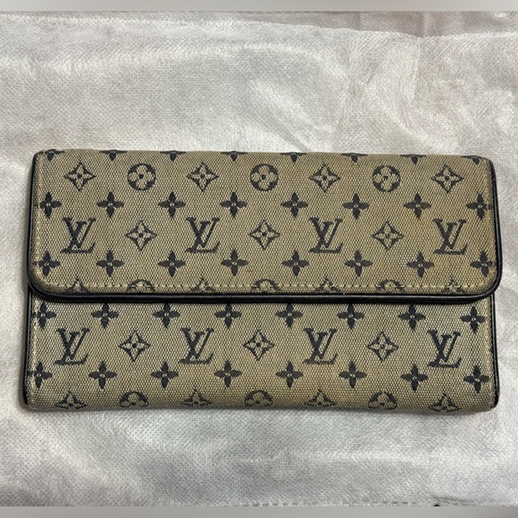 Louis Vuitton Canvas Monogram Trifold Wallet - Picture 1 of 7